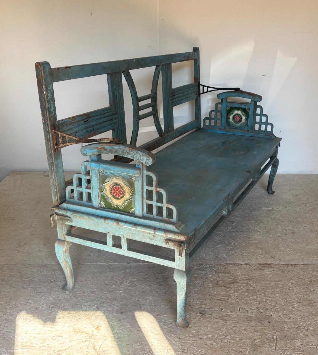 Banc de Jardin Art Deco en bois peint et ceramique vers 1930 