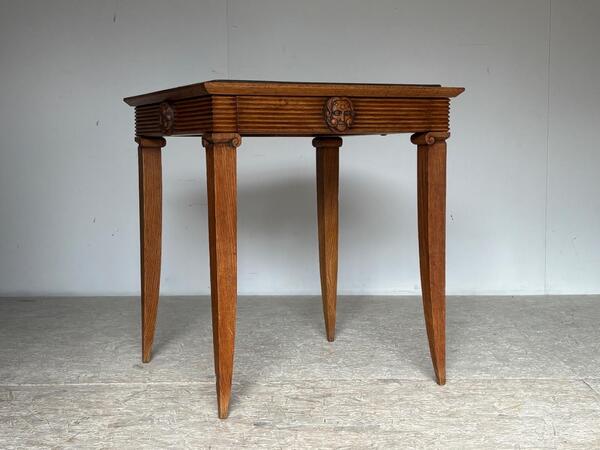 Gueridon Art Deco  en chene circa 1930