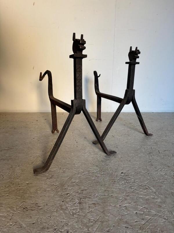 Paire de chenets anthropomorphes en fer forge