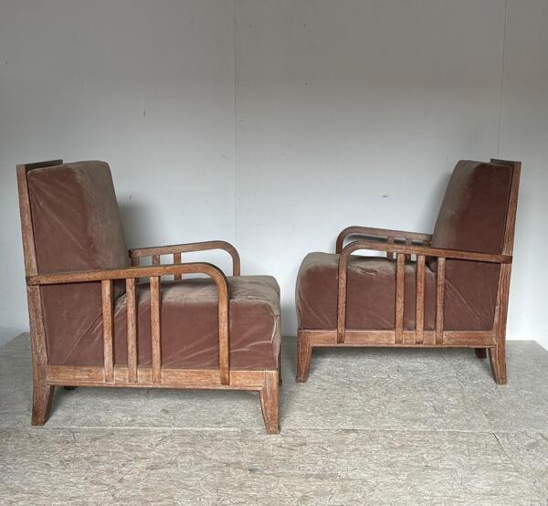 Paire de fauteuils Art Deco  en chêne . France vers 1940