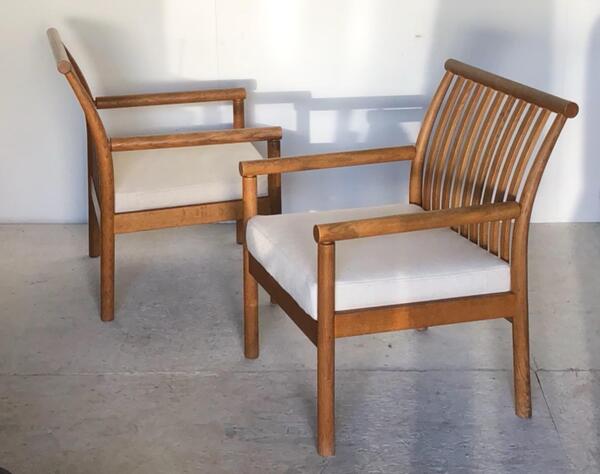 Isamu Kenmochi ( 1912 - 1971 ) paire de fauteuils fabriqués par Akita Mokko Japon circa 1960 