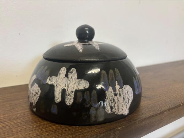 Primavera . Boite couverte en ceramique vers 1930