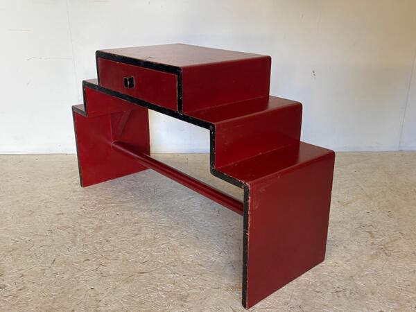 PRIMAVERA editeur . Petit meuble en bois laqué vers 1925