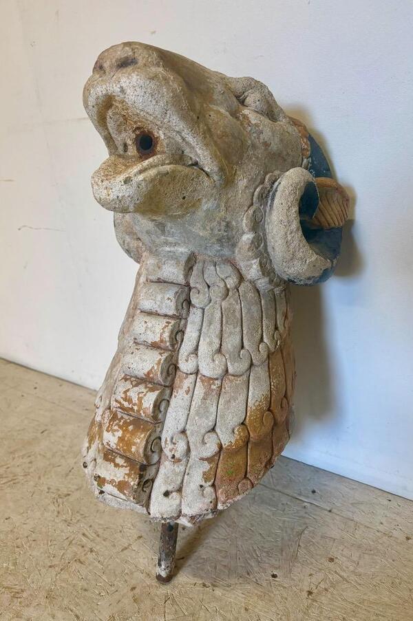 Rare fontaine Art Deco en pierre taillée France vers 1930