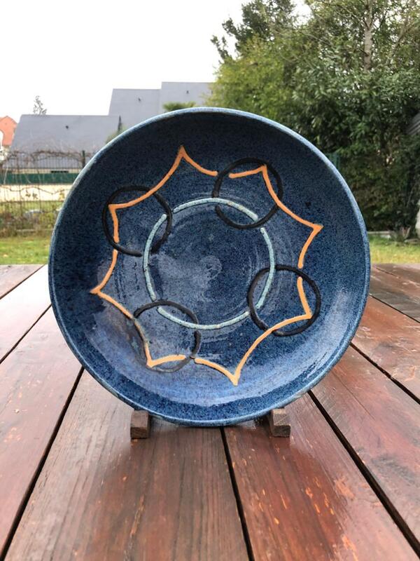 Rene Herbst ( 1891 - 1982 ) rare plat circulaire en ceramique a decor de frises geometriques vers 1925