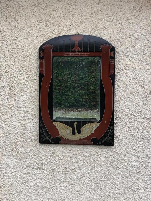 Travail Art Nouveau . Miroir en bois laqué a decor de motifs inspiré par « Lohengrin » de Wagner . Allemagne vers 1900 