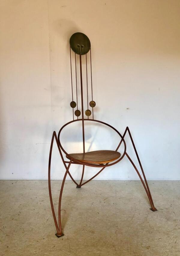 Yves Pagart ( 1947 ) . Fauteuil sculpture intitulé « Assise » . Signé et daté 